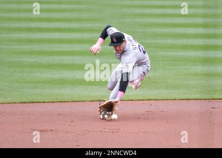 Photo: St. Louis Cardinals Yadier Molina wears pink for Mothers Day -  SLP2019051201 