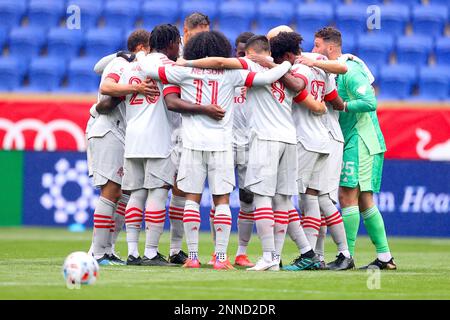 HARRISON, NJ - MAY 08: Toronto FC huddle prior to the Major League Soccer game between the New York Red Bulls and Toronto FC on May 8, 2021 at Red Bull Arena in Harrison, NJ. (Photo by Rich Graessle/Icon Sportswire) (Icon Sportswire via AP Images)