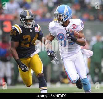 27 September 2009: Tennessee Titans wide receiver Nate Washington (85)  carries the ball after a reception as New York Jets cornerback Darrelle  Revis (24) defends during the first half of the New York Jets 24-17 win  over the Tennessee Titans at Giants