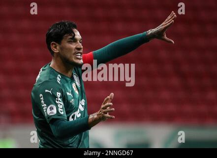 Gustavo Gomez of Brazil's Palmeiras heads the ball challenged by Carlos  Carmona of Chile's Colo Colo, right, during a quarter final second leg Copa Libertadores  soccer match in Sao Paulo, Brazil, Wednesday