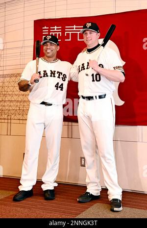 Eric Thames who joined Yomiuri Giants of Nippon Professional Baseball (NPB)  practices at Tokyo Dome in