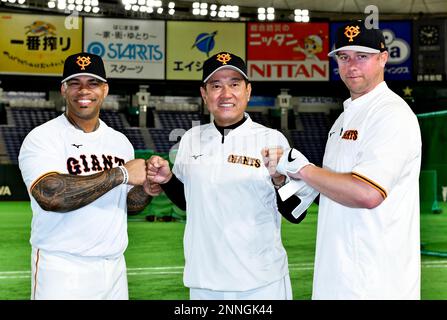 Eric Thames who joined Yomiuri Giants of Nippon Professional Baseball (NPB)  practices at Tokyo Dome in