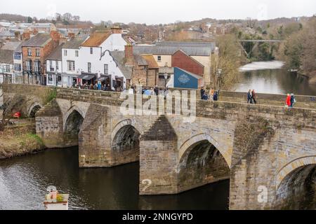 Elvet Bridge, a mediaeval arched bridge over the River Wear in the city of Durham, UK Stock Photo