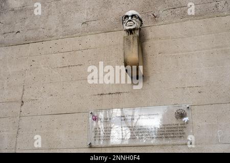 Sculpture of Ove Arup and plaque attached to a wall of Dunelm House and next to Kingsgate Footbridge, Durham, UK. Stock Photo