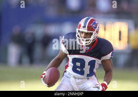 1 Dec 2002: Peerless Price of the Buffalo Bills during the Bills 38-21  victory over the Miami Dolphins at Ralph Wilson Stadium in Buffalo, NY.  Mandatory Credit: Jerome Davis/Icon SMI (Icon Sportswire