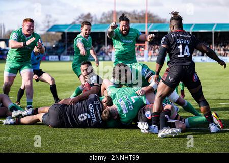 LONDON, UNITED KINGDOM. 25th, Feb 2023. Philip van der Walt Newcastle Falcons (under) Gary Graham Newcastle Falcons (centre) scores a try during Gallagher Premiership Rugby Match between Saracens vs Newcastle Falcons at StoneX Stadium on Saturday, 25 February 2023. LONDON ENGLAND.  Credit: Taka G Wu/Alamy Live News Stock Photo