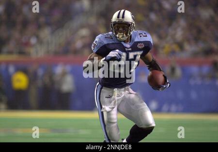 JANUARY 30 2000: Titats running back Eddie George carries the