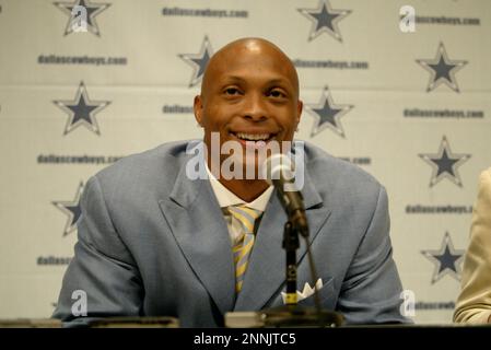 Dallas Cowboys running back Eddie George waits on the sidelines