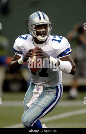 15 Sept 2003: QB Quincy Carter of the Dallas Cowboys looks for an open man  in the Dallas Cowboys 35-32 overtime win over the New York Giants at Giants  Stadium in East