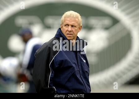 28 Sept 2003: QB Quincy Carter of the Dallas Cowboys rolls out to pass in  the Dallas Cowboys 17-6 win over the New York Jets at Giants Stadium in  East Rutherford, NJ. (