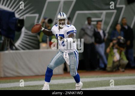 15 Sept 2003: QB Quincy Carter of the Dallas Cowboys looks for an open man  in the Dallas Cowboys 35-32 overtime win over the New York Giants at Giants  Stadium in East