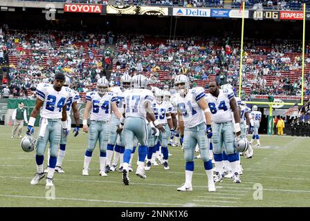 28 Sept 2003: QB Quincy Carter of the Dallas Cowboys rolls out to pass in  the Dallas Cowboys 17-6 win over the New York Jets at Giants Stadium in  East Rutherford, NJ. (