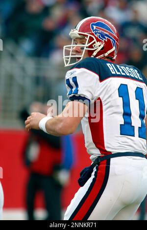 Buffalo Bills quarterback Drew Bledsoe looks downfield before releasing a  pass in the second quarter against the New England Patriots at Gillette  Stadium in Foxboro, MA, Saturday, December 27, 2003. The Patriots