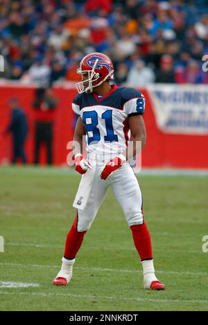 8 Dec 2002: Peerless Price of the Buffalo Bills during the Bills 27-17 loss  to the New England Patriots at Gillette Stadium in Foxborough, MA.  Mandatory Credit: Icon Sports Media (Icon Sportswire via AP Images Stock  Photo - Alamy