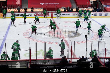 the players of M warm up in jerseys on the Ã‚Ã „Ã» Mueller and the 9 Â‚Ã  „Ã» (in memory of the recently deceased Gerd MUELLER (MvÂºller)) from Josip  STANISIC (M), Robert