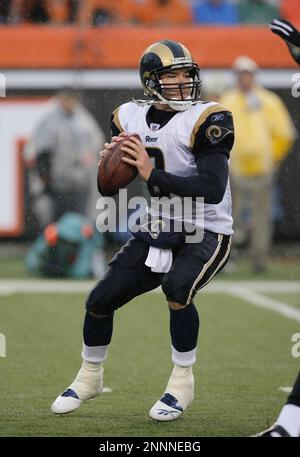 St. Louis Rams quarterback Brock Berlin (13) warms up prior to the start of  an NFL football game, Thursday, Aug. 27, 2009, in Cincinnati. (AP Photo/Ed  Reinke Stock Photo - Alamy