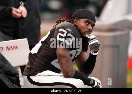 Oakland Raiders #23 Corner Back Jonathan Holland Fumbles. The New York  Giants defeated the Oakland Raiders 44-7 at Giants Stadium in Rutherford,  New Jersey. (Credit Image: © Anthony Gruppuso/Southcreek  Global/ZUMApress.com Stock Photo 