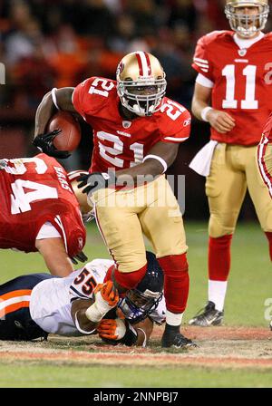 San Francisco, California, USA. 12th Nov, 2009. San Francisco 49ers running  back Frank Gore #21 makes big run on Thursday, November 12, 2009 at  Candlestick Park, San Francisco, California. The 49ers defeated