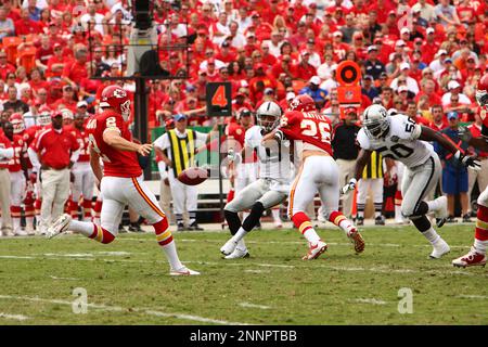 Kansas City Chiefs' Larry Johnson (27) races past Seattle Seahawks  defenders for a 97-yard touchdown run at Arrowhead Stadium in Kansas City,  Mo., Saturday, Aug. 27, 2005. (AP Photo/Charlie Riedel Stock Photo - Alamy