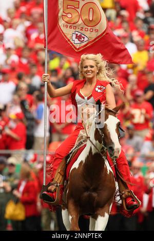 Kansas City Chiefs' Larry Johnson (27) races past Seattle Seahawks  defenders for a 97-yard touchdown run at Arrowhead Stadium in Kansas City,  Mo., Saturday, Aug. 27, 2005. (AP Photo/Charlie Riedel Stock Photo - Alamy