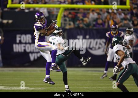 Minnesota Vikings wide receiver Sidney Rice #18 makes the catch