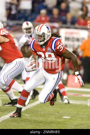 14 September 2009. Patriot Running Back Fred Taylor (21) breaks