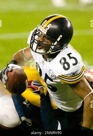 30 November 2008. Steeler Wide Receiver Hines Ward (86) runs into