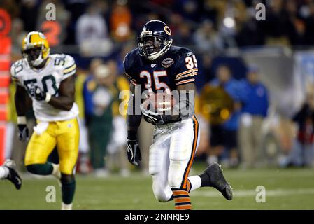 San Diego Chargers defenders Kwamie Lassiter (22), Jerry Wilson