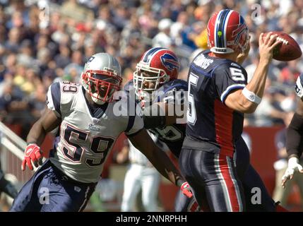 23 September, 2007.Patriot Linebacker Junior Seau (55) closing in