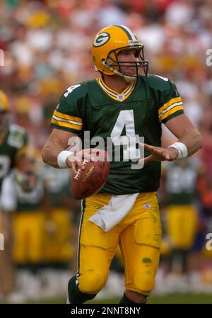 31 October 2004: Brett Favre laughs during warmups. The Green Bay Packers  defeated the Washington Redskins 28-14 October 31, 2004 at FedEx Field in  Landover MD. (Icon Sportswire via AP Images Stock Photo - Alamy