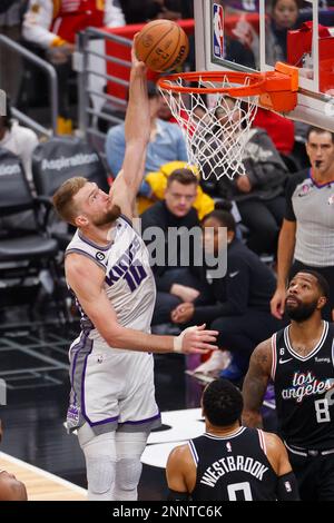 Los Angeles, United States. 24th Feb, 2023. Sacramento Kings forward Domantas Sabonis dunked against the Los Angeles Clippers during an NBA basketball game. Kings 176:175 Clippers (Photo by Ringo Chiu/SOPA Images/Sipa USA) Credit: Sipa USA/Alamy Live News Stock Photo