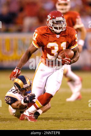 23 AUGUST 2004: Chiefs player Priest Holmes (31) runs the ball against the  Rams in Kansas City Chiefs win 24-7 over the St. Louis Rams at Arrowhead  Stadium in Kansas City, MO.