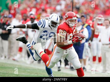 31 OCTOBER 2004: Chiefs Priest Holmes (31) in Kansas City Chiefs win 45-35  over the Indianapolis Colts at Arrowhead Stadium in Kansas City, MO. on  October 31, 2004. (Icon Sportswire via AP Images Stock Photo - Alamy