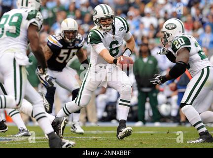 Jets quarterback #6 Mark Sanchez fakes a hand off to #20 running back Thomas  Jones. The Jaguars defeated the Jets 24-22 at Giants Stadium, Rutherford,  New Jersey. (Credit Image: © Anthony Gruppuso/Southcreek