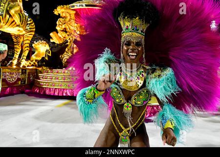 Rio De Janeiro, Brazil. 26th Feb, 2023. RJ - Rio de Janeiro - 02/25/2023 - CARNIVAL RIO 2023, CHAMPIONS PARADE - Members of the Mangueira Samba School during a presentation in the parade of the champions of the special group of Rio de Janeiro at the Marques de Sapucai Sambadrome this Saturday (25). Photo: Thiago Ribeiro/AGIF/Sipa USA Credit: Sipa USA/Alamy Live News Stock Photo