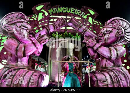 Rio De Janeiro, Brazil. 26th Feb, 2023. RJ - Rio de Janeiro - 02/25/2023 - CARNIVAL RIO 2023, CHAMPIONS PARADE - Members of the Mangueira Samba School during a presentation in the parade of the champions of the special group of Rio de Janeiro at the Marques de Sapucai Sambadrome this Saturday (25). Photo: Thiago Ribeiro/AGIF/Sipa USA Credit: Sipa USA/Alamy Live News Stock Photo