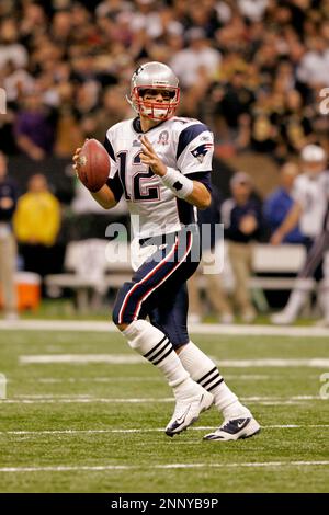 Tom Brady Of The New England Patriots Sets To Pass Vs The New Orleans  Saints At The Louisiana Superdome Nov 30, 2009 Stock Photo, Picture and  Royalty Free Image. Image 24484014.