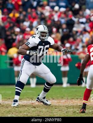 11 October 2009: Dallas Cowboys quarterback Tony Romo (9) calls out the  play during the Cowboy's 26-20 victory over the Chiefs at Arrowhead  Stadium. (Credit Image: © Southcreek Global/ZUMApress.com Stock Photo -  Alamy