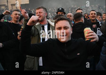 London, UK. 25th Feb 2023. Thousands of Newcastle fans storm London's Trafalgar Square and warm up ahead of the match against Manchester United. The Carabao Cup final will take place on February 26 at 4.30 pm. Credit: See Li/Picture Capital/Alamy Live News Stock Photo