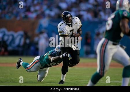 Jacksonville Jaguars QB Byron Leftwich (7) runs against Oakland