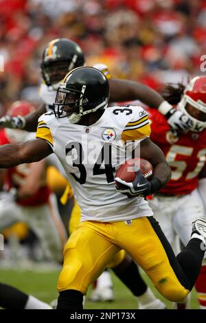 22 November 2009: Steelers running back Willie Parker makes a cut in the  open field. The Kansas City Chiefs defeated the reigning Superbowl Champion  Pittsburgh Steelers 27 to 24 in Overtime at