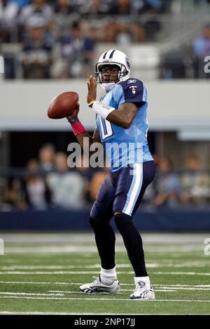 : VINCE YOUNG TENNESSEE TITANS 8X10 SPORTS ACTION PHOTO (2) :  Sports & Outdoors