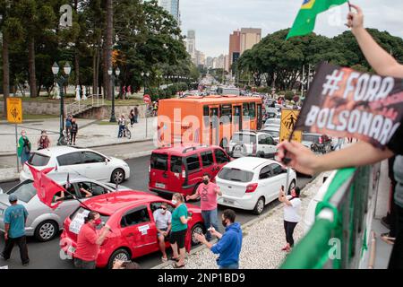 PR - Curitiba - 01/23/2021 - CURITIBA, CARRETA AGAINST THE BOLSONARO  GOVERNMENT - Vehicles are seen during a demonstration in front of the  Iguacu Palace in the city of Curitiba, this Saturday (