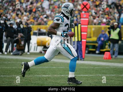 30 November 2008: Green Bay Packers wide receiver James Jones (89) gains  nine yards on a pass play against the Carolina Panthers in the first  quarter at Lambeau Field in Green Bay