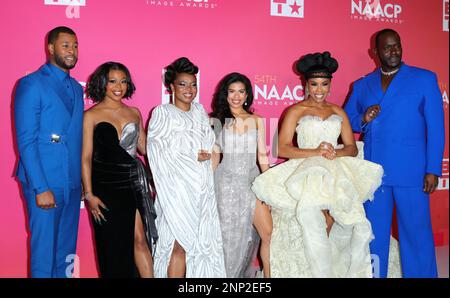 Pasadena, USA. 25th Feb, 2023. J. Alphonse Nicholson, Gail Bean, Katori Hall, Psalms Salazar, Brandee Evans, Nicco Annan arrives at The 54th NAACP Image Awards Press Room, held at The Pasadena Civic Auditorium in Pasadena, CA on Saturday, February 25, 2023 . (Photo By Juan Pablo Rico/Sipa USA) Credit: Sipa USA/Alamy Live News Stock Photo