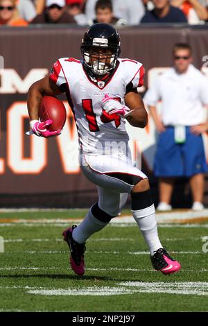 October 10, 2010: Atlanta Falcons Thomas DeCoud during the Falcons game  versus the Cleveland Browns at Cleveland Browns Stadium in Cleveland, OH.  (Icon Sportswire via AP Images Stock Photo - Alamy