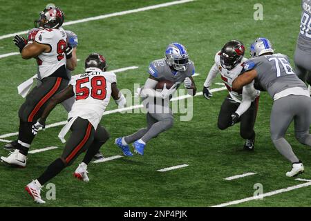 KRT SPORTS STORY SLUGGED: BEARS-LIONS KRT PHOTOGRAPH BY JIM PRISCHING/ CHICAGO TRIBUNE (DECEMBER 26) DETROIT, MI-- The Bears' Chad Hutchinson  reacts and can't believe the Berrian catch is not ruled a touchdown in