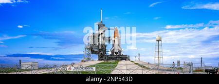 Space Shuttle Atlantis on launch pad, NASA Kennedy Space Center, Cape Canaveral, Florida, USA Stock Photo