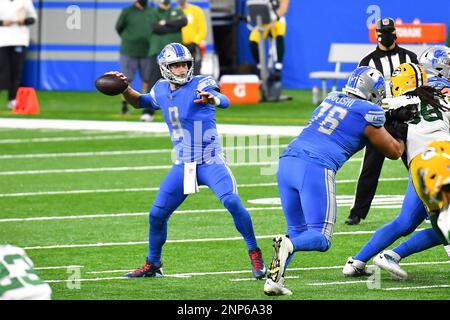 KRT SPORTS STORY SLUGGED: BEARS-LIONS KRT PHOTOGRAPH BY JIM PRISCHING/ CHICAGO TRIBUNE (DECEMBER 26) DETROIT, MI-- The Bears' Chad Hutchinson  reacts and can't believe the Berrian catch is not ruled a touchdown in