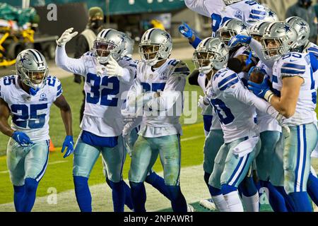 Philadelphia, Pennsylvania, USA. 8th Jan, 2022. Dallas Cowboys running back Ezekiel  Elliott (21) during warm ups before the game against the Philadelphia  Eagles on January 8, 2022 at Lincoln Financial Field. (Credit